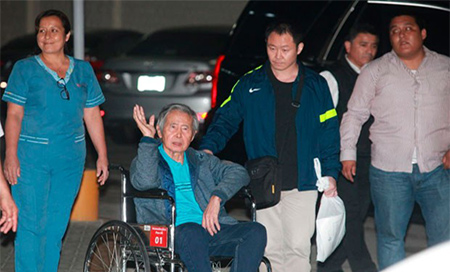 Expresidente de Perú, Alberto Fujimori Fujimori sale de la clínica y queda en libertad